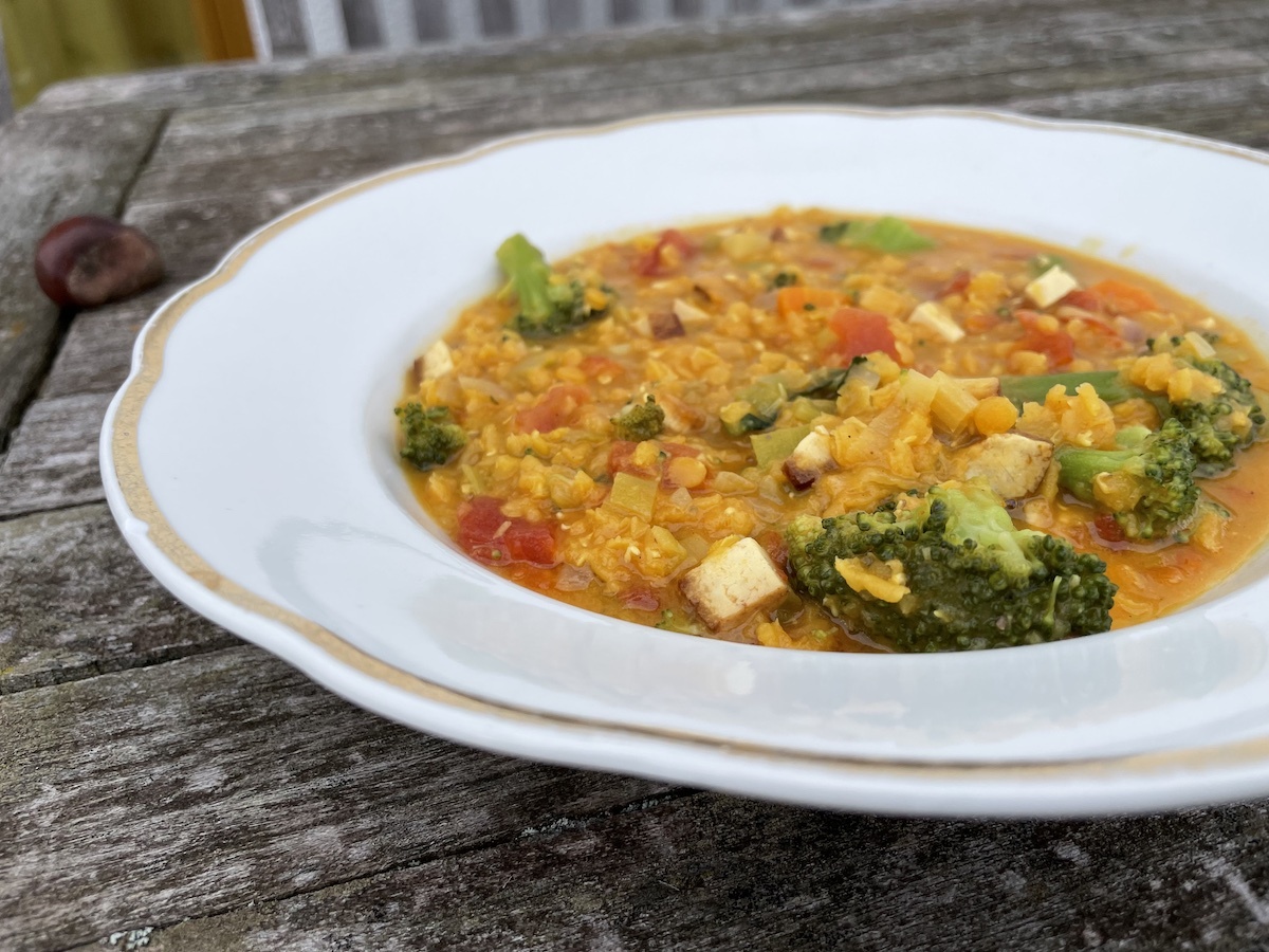 Rezept | Rote-Linsen-Eintopf mit Räuchertofu - Ramona Weyde