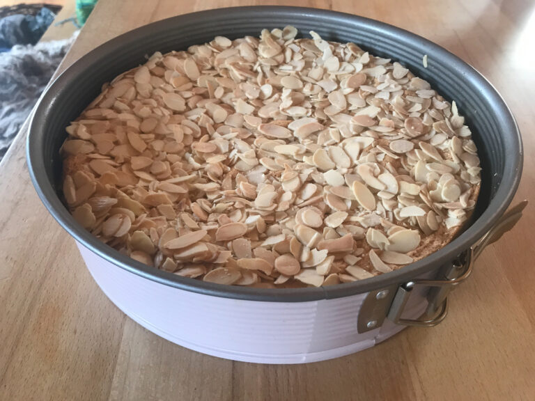 Rezept | Schneller Bienenstich - Ramona Weyde